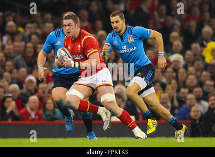 Fürstentum Stadium, Cardiff, Wales. 19. März 2016. RBS Six Nations Championships. Wales vs. Italien. Wales Dan Lydiate (Capt) in Aktion während des Spiels Credit: Action Plus Sport/Alamy Live News Stockfoto