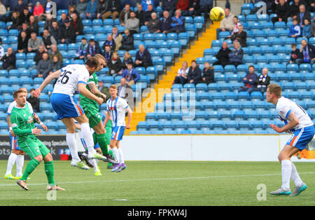 Rugby-Park, Kilmarnock, Schottland. 19. März 2016. Scottish Premier League. Kilmarnock gegen Celtic. Leigh Griffiths leitet in Richtung Ziel Credit: Action Plus Sport/Alamy Live News Stockfoto