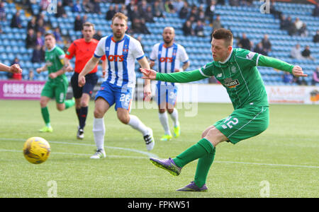 Rugby-Park, Kilmarnock, Schottland. 19. März 2016. Scottish Premier League. Kilmarnock gegen Celtic. Callum McGregor schießt in Richtung Ziel Credit: Action Plus Sport/Alamy Live News Stockfoto