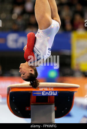 Amelia Hundley aus den USA während des Trainings in den Gewölben im Turnen DTB Weltcup Damen Finale in der Porsche Arena in Stuttgart, Deutschland, 19. März 2016. Foto: RONALD WITTEK/dpa Stockfoto