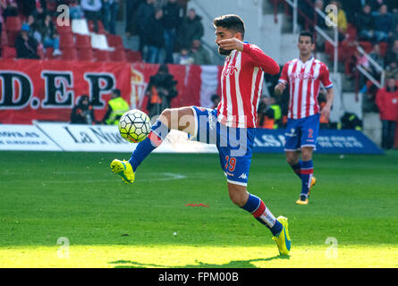 Gijón, Spanien. 19. März 2016. Carlos Carmona (Sporting Gijon) in Aktion während Fußball-match des spanischen "La Liga" zwischen Real Sporting de Gijon und Atletico de Madrid bei Molinón Stadion OnMarch 19, 2016 in Gijon, Spanien. © David Gato/Alamy Live-Nachrichten Stockfoto