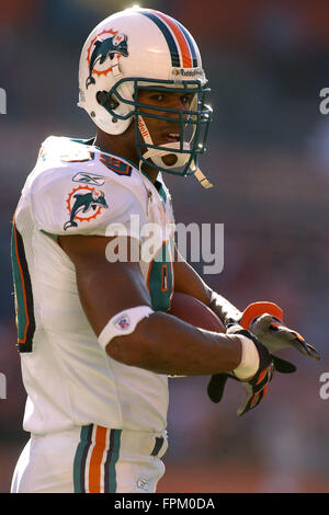 Cleveland, Ohio, USA. 20. November 2005. Miami Dolphins Verteidiger Jason Taylor während der Delfine-Spiel gegen die Cleveland Browns in Cleveland Browns Stadium am 20. November 2005 in Cleveland, Ohio. Zuma Press/Scott A. Miller © Scott A. Miller/ZUMA Draht/Alamy Live-Nachrichten Stockfoto