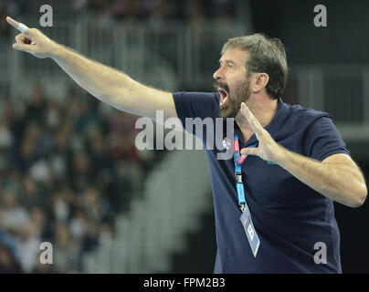 Zagreb, Kroatien. 19. März 2016. Veselin Vujovic, Trainer der PPD Zagreb, reagiert während der European Handball Federation (EHF) Herren letzten 16 der Champions League Spiel gegen Rhein-Neckar Löwen in der Arena Zagreb in Zagreb, Kroatien, 19. März 2016. Rhein-Neckar Löwen gewonnen durch 24-23. © Miso Lisanin/Xinhua/Alamy Live-Nachrichten Stockfoto