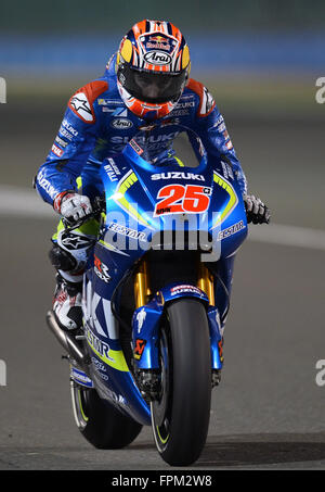 Doha, Katar. 19. März 2016. Spanische MotoGP-Fahrer Maverick Vi? Ales Team Suzuki Ecstar MotoGP Rennen in der MotoGP Qualifikation des Grand Prix von Katar auf dem Losail International Circuit in Doha, Katar, am 19. März 2016. Maverick Vi? Ales belegte den 3. Rang mit 1: 54,638 Minuten. © Nikku/Xinhua/Alamy Live-Nachrichten Stockfoto