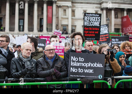 London, UK. 19. März 2016. Tausende von Aktivisten besuchen stehen bis zum Rassismus März und Kundgebung am Tag der Vereinten Nationen gegen den Rassismus. Bildnachweis: Mark Kerrison/Alamy Live-Nachrichten Stockfoto