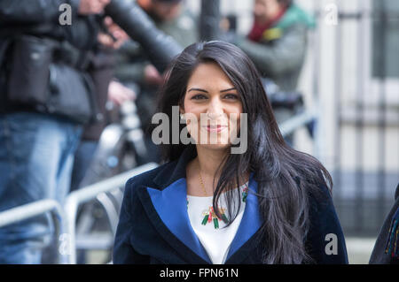 Priti Patel, Minister für Beschäftigung, lässt Nummer 10 Downing street nach einer Kabinettssitzung Stockfoto