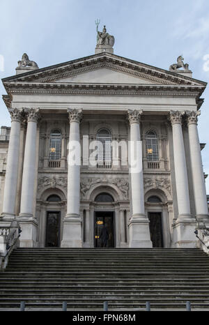 Fassade der Galerie Tate Britain in Westminster, London. Stockfoto