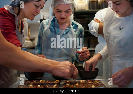 Schokoladen-Workshop in chocolatier Laurent Gerbaud Chocolatier. Bruxelles, Belgien. Man kann Brüssel nicht verlassen, ohne zu versuchen die Stockfoto