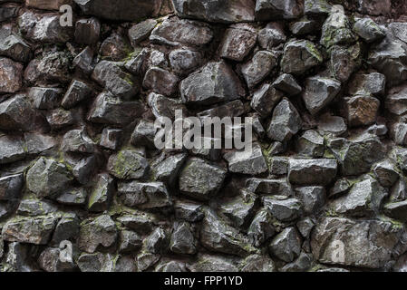 Alten bemoosten graue Kopfsteinpflaster Textur schließen sich Stockfoto