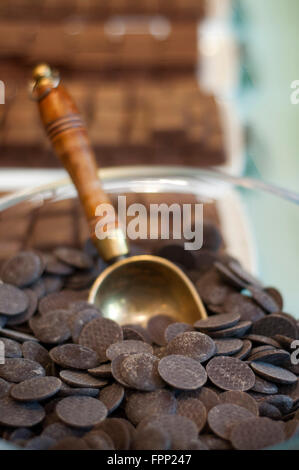 Pralinen im Frederic Blondeel chocolatier Shop, Brüssel, Belgien.  Si hay un Producto Conocido de Bélgica ese es Su Schokolade Stockfoto