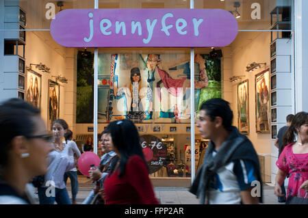 Jennyfer. Shopping Mode in Brüssel Stadt (Stadtteil Downtown Brüssel) Rue Neuve, neue Straße, Brüssel, Belgien. Comercial Stockfoto