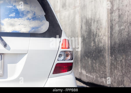 Rücklicht eines modernen Fließheck-Details Stockfoto