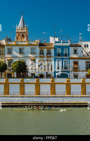 Triana Viertel und Fluss Guadalquivir, Sevilla, Andalusien, Spanien Stockfoto