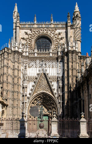 Nordfassade oder eine Tür von der Konzeption der Kathedrale, Sevilla, Andalusien, Spanien Stockfoto