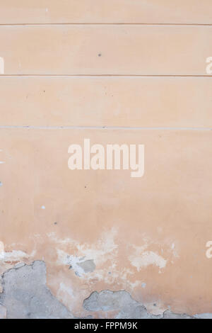 Bemalte Wand mit Farbe abplatzt Stockfoto
