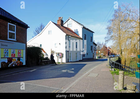 Ein Blick auf die Wassermühle in Bridge Street, Loddon, Norfolk, England, Vereinigtes Königreich. Stockfoto