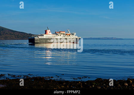 Caledonian Macbrayne Fähre verlassen Brodick, Isle of Arran, North Ayrshire, Schottland, Vereinigtes Königreich Stockfoto