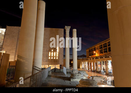 Spalten des ehemaligen Royal Opera House im zweiten Weltkrieg zerstört sind jetzt Teil einer wunderbaren architektonischen Setpiece in Valletta. Stockfoto