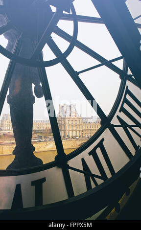 Blick durch Uhrturm d ' Orsay in Paris, Frankreich Stockfoto