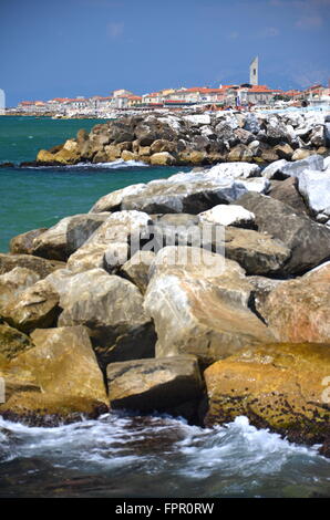 Malerische Aussicht auf den schönen Strand in Marina di Pisa, Toskana in Italien Stockfoto