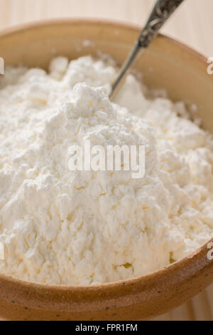 Maismehl oder Maisstärke beliebte Lebensmittelzutat verwendet beim Backen und für Verdickung Saucen oder Suppen Stockfoto