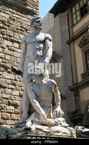 Herkules und Grab-Statue auf der Piazza della Signoria in Florenz, Italien, am 5. Juni 2015 Stockfoto