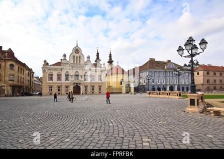 Vereinigung Platz in Timisoara, mit serbischen Kirche und Bischöfe Palast Stockfoto