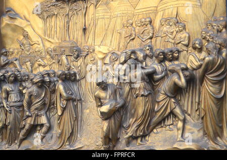 Herausragende goldenen Tore des Paradieses von Lorenzo Ghiberti im Baptisterium San Giovanni in Florenz, Italien Stockfoto