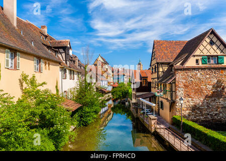 Fachwerkhäusern entlang des Flusses Lauch Petite Venise, klein Venedig, Colmar, Elsass, Frankreich. Stockfoto