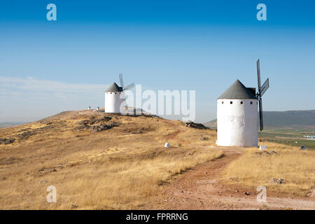 Europa, Spanien, Kastilien-La Mancha, Campo de Criptana, Windmühlen auf einem Hügel in der Nähe von Campo de Criptana, Don Quichotte Windmühlen, 2011 Stockfoto