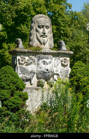 Groteske Skulpturen in gemischte Stile der verschiedenen Epochen durch Max Buchhauser Skulptur Garten Max-Buchhauser-Garten, Regensburg Stockfoto