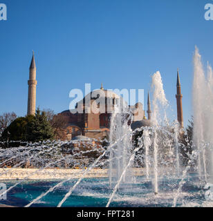 Die schöne Hagia Sofia und der Brunnen in Istanbul Stockfoto
