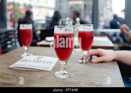 rote Früchte Bier in einem Brewdog-Glas in einer bar Stockfoto