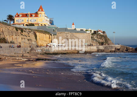 Portugal, Estoril, Kurort, Hochufer des Praia Da Poca Strand vom Atlantik, Urlaub, Urlaub auf der portugiesischen Küste Stockfoto