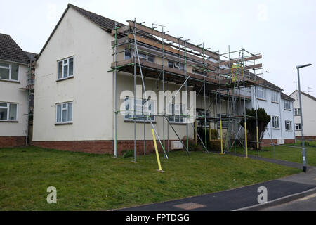 Zugang Gerüste auf einem kleinen britischen Wohnung Wohnblock. März 2016 Stockfoto