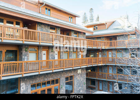 Der Innenhof des Fox Inn Banff Canada im Banff Nationalpark Stockfoto