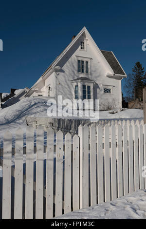 Norwegisches Haus im Winter, Tromso. Stockfoto