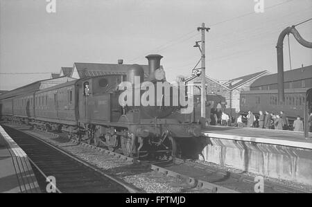 Südbahn O2 0-4-4 t No.W34 Newport in Ryde St Johns zwischen 1948 und 08/1955 Stockfoto