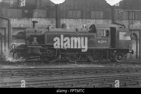 Ivatt 4MT A-Klasse BR Standard 2-6-2 t 41299, Baujahr 1951, auf der südlichen Region in Brighton im Oktober 1952 Stockfoto