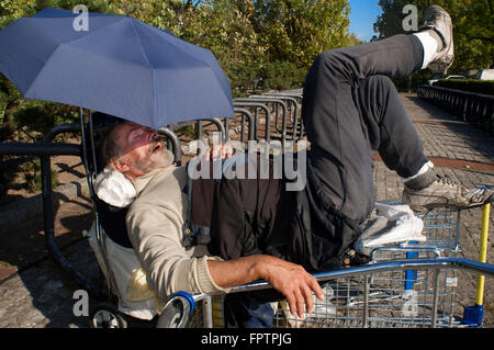 Berlin Obdachlose. Die meisten Besucher nach Berlin wollen der wissen die Stadt angesagtesten geistert, aber eine neue Tour bietet Einblicke ich Stockfoto