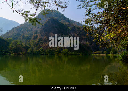 Wat Tham Khao Reservoir Stockfoto