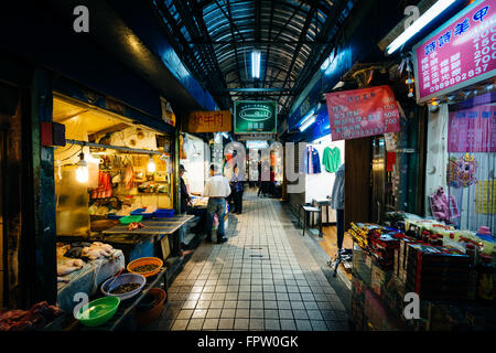 Die Dongsanshui Straßenmarkt in Wanhua District, Taipei, Taiwan. Stockfoto