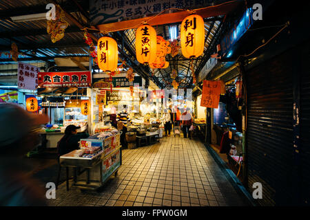 Die Dongsanshui Straßenmarkt in Wanhua District, Taipei, Taiwan. Stockfoto