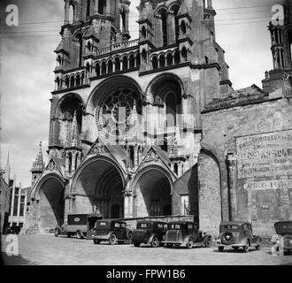 1930ER JAHREN LAON KATHEDRALE, ERBAUT IM 12. UND 13. JAHRHUNDERT LAON AISNE PICARDIE FRANKREICH Stockfoto