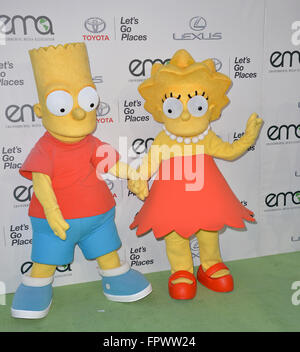 LOS ANGELES, CA - 24. Oktober 2015: Bart Simpson & Lisa Simpson Zeichen am 25. jährlichen Environmental Media Awards bei Warner Bros.-Studios, Burbank, CA. Stockfoto