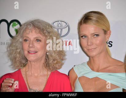 LOS ANGELES, CA - 24. Oktober 2015: Gwyneth Paltrow & Mutter Blythe Danner auf 25. jährliche Environmental Media Awards bei Warner Bros.-Studios, Burbank, CA. Stockfoto