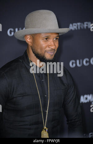 LOS ANGELES, CA - 7. November 2015: Usher bei der 2015 LACMA Kunst + Film-Gala in Los Angeles County Museum of Art. Stockfoto