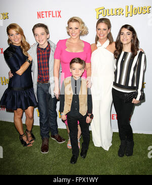 Prominente besuchen Premiere von Netflix "Fuller House" The Grove - Pacific  Theater. Mitwirkende: Candace Cameron-Bure, Michael Campion, Jodie Sweetin,  Elias Harger, Andrea Barber, Soni Bringas wo: Los Angeles, California,  Vereinigte Staaten von