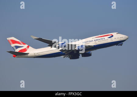 British Airways Boeing 747-400 G-BNLP ausgehend von London Heathrow Airport, Großbritannien Stockfoto