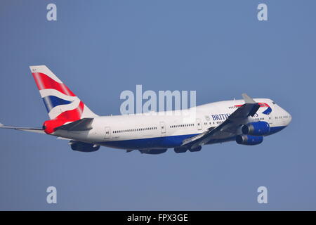 British Airways Boeing 747-400 G-BNLP ausgehend von London Heathrow Airport, Großbritannien Stockfoto